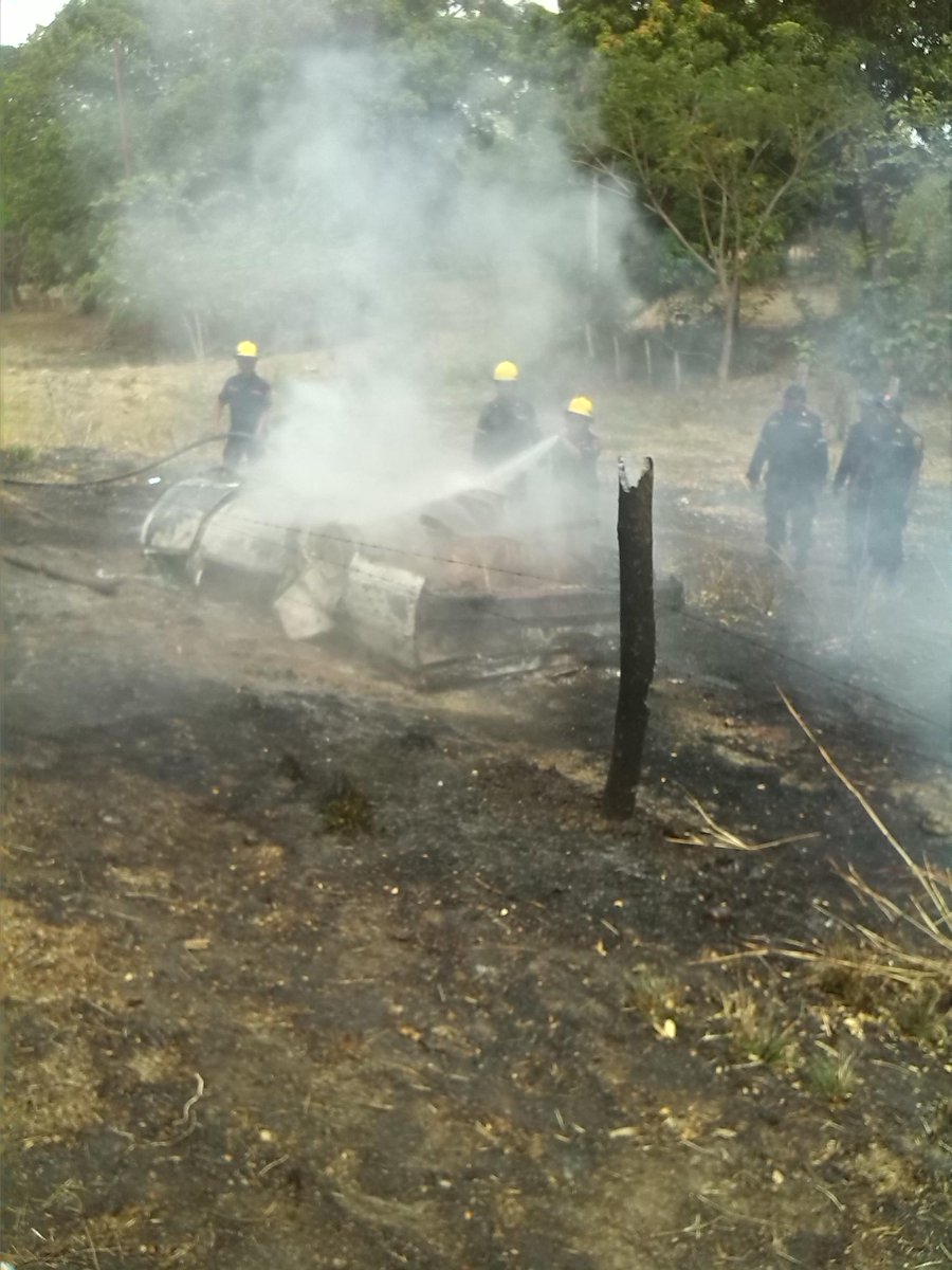 cnb_apure's tweet photo. Incendio de Vehiculo http://t.co/uUEEYw7EKr