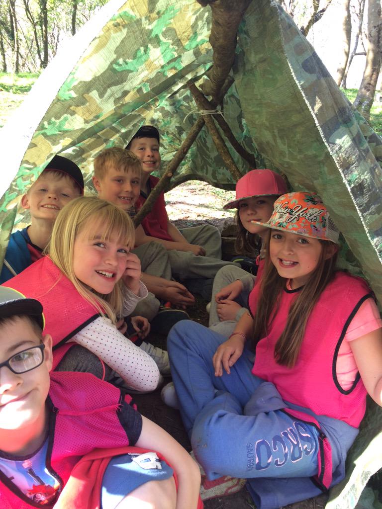 Pontybrenin's tweet photo. Pink group are relaxing in their shelter. http://t.co/9Lpb9cakmP