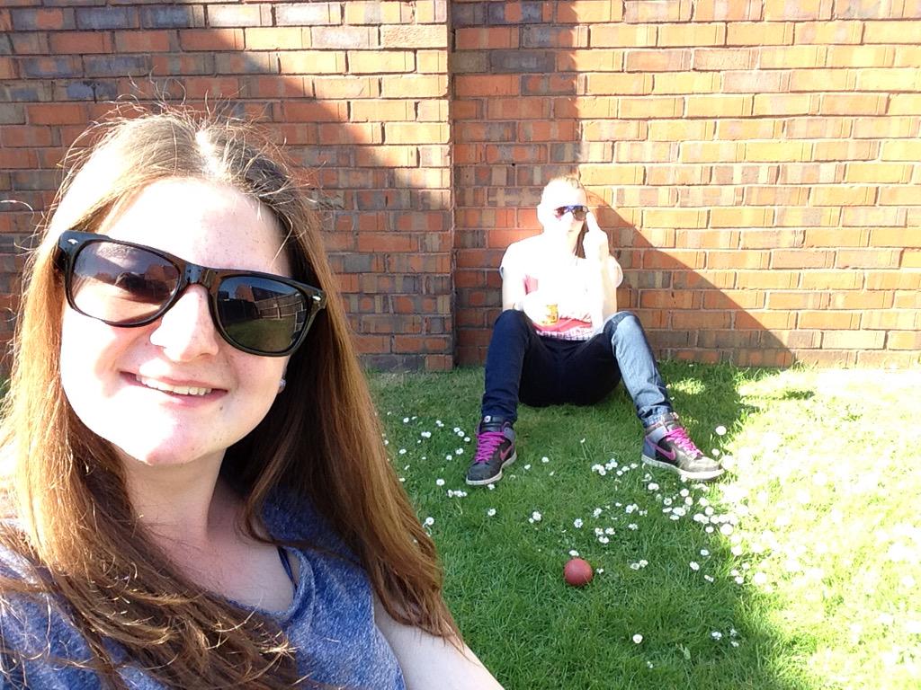 Harriet013's tweet photo. Sunny day walks 🐶🙈 @jaybevz http://t.co/Mdz74zyjeo