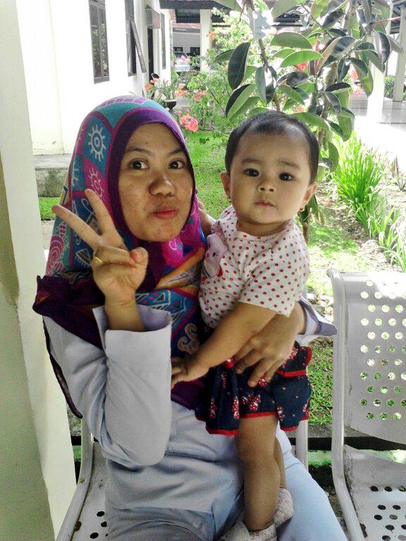 AB_911018's tweet photo. Edisi #gendongNikta 
#EdisiYangLain http://t.co/RQ4uMFpap6
