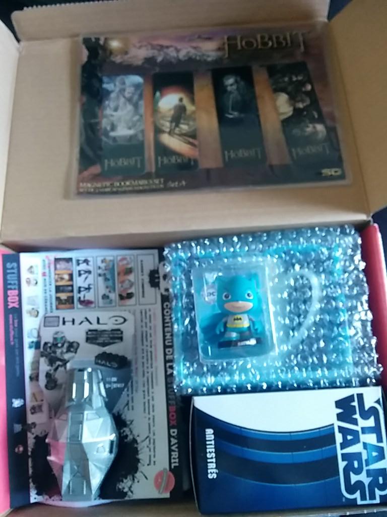 DarkFuneral972's tweet photo. J'ai reçu ma stuff box elle a l'air sympa ! http://t.co/xhInTgEktg