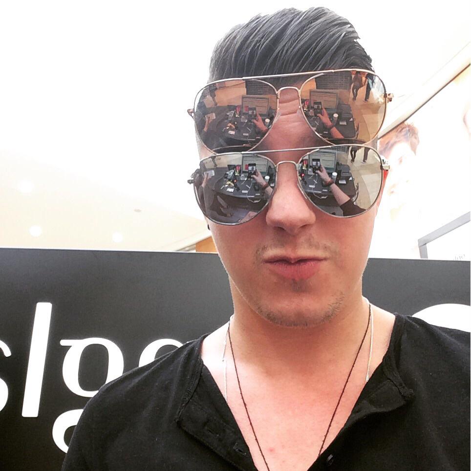 Becky_8048's tweet photo. When you can't decide which #MichaelKors to wear?! #MichaelKors #JetSet @SGHJDunaway @LUXclusives http://t.co/leTUQSZH2G