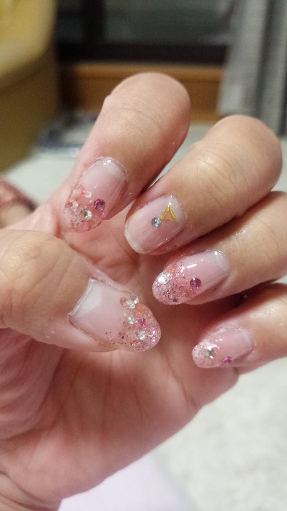 0772211's tweet photo. nail補修して中指オフして変えた♡ http://t.co/K9hdaqrrgI