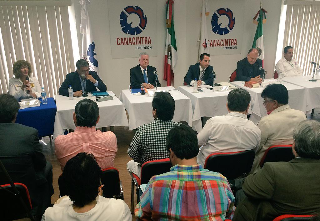JOSEREFUGIOSR's tweet photo. Iniciamos este ejercicio democrático de acercamiento a la ciudadanía. #DebateCANACINTRA #Torreón http://t.co/lGOl3gCRMP