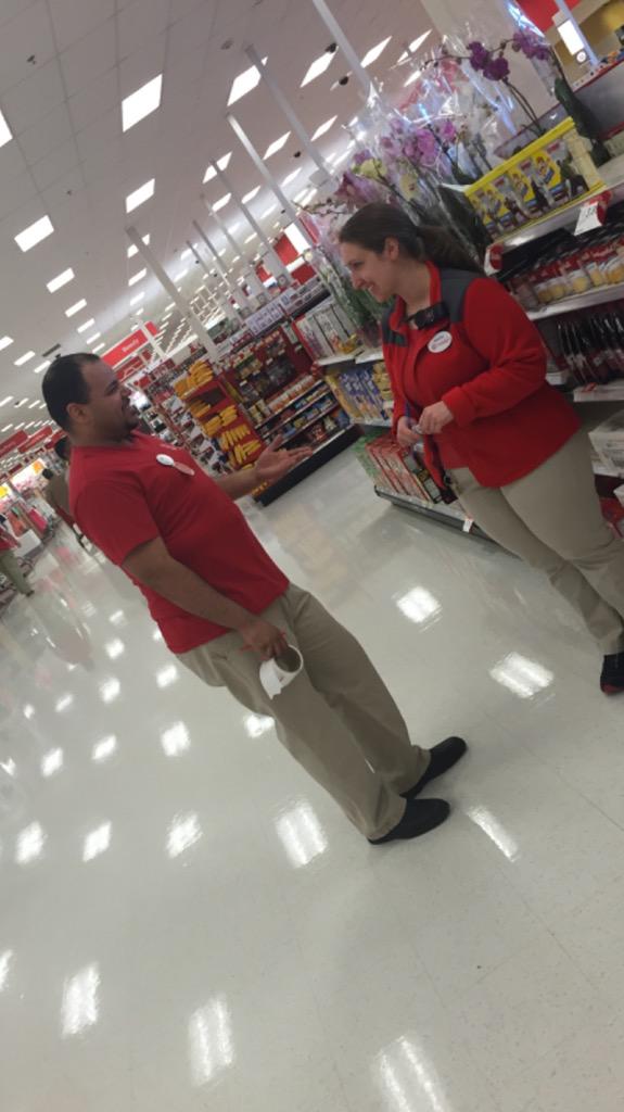 DanielleSommers's tweet photo. Caught my #SeniorTL &amp; #HRETL engaging in great conversation ! #2141 #D419 😁 @Jenbrustman @jeffkrug12 @GeorgeAriasTGT http://t.co/0Fap1BJz4E