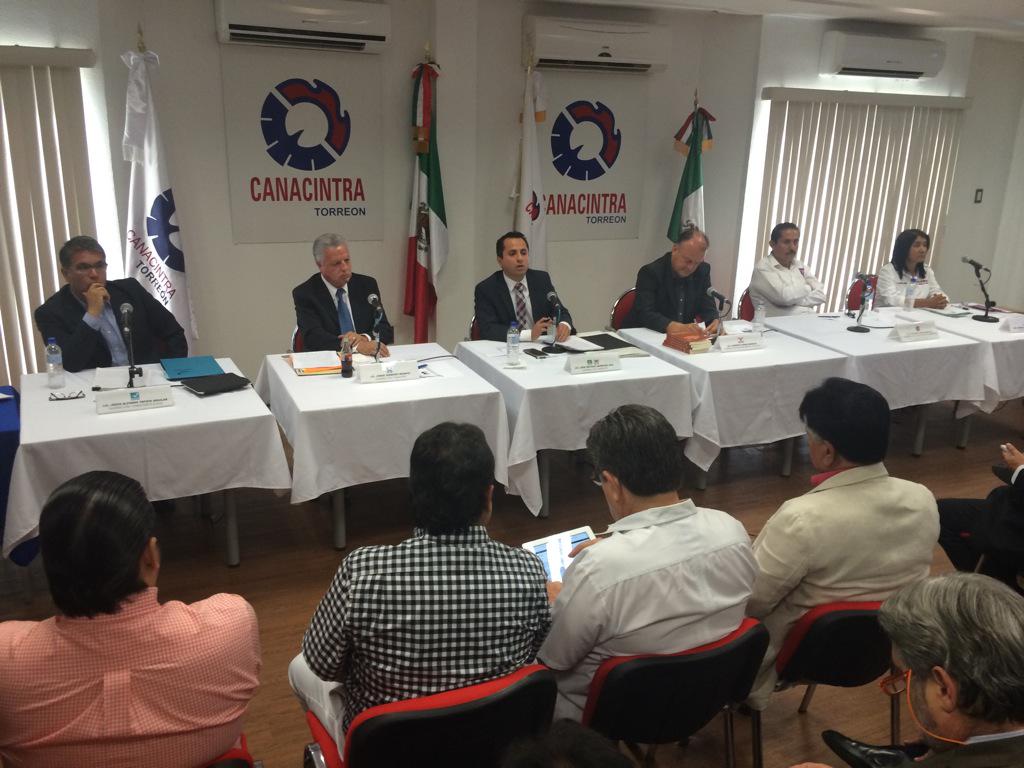 JOSEREFUGIOSR's tweet photo. En mi último cargo como diputado local fui el más productivo con la aprobación de 32 reformas e iniciativas de ley. http://t.co/Fwc0KWa6PZ