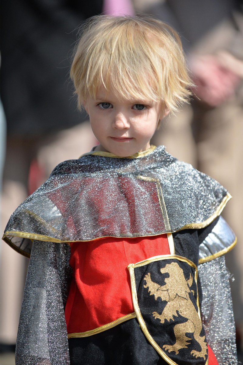 BritishArmy's tweet photo. Warm welcome in Emsworth as troops of 170 (IMJIN) Battery 12 Regiment Royal Artillery join #StGeorgesDay celebrations http://t.co/4RwrL1jPl2
