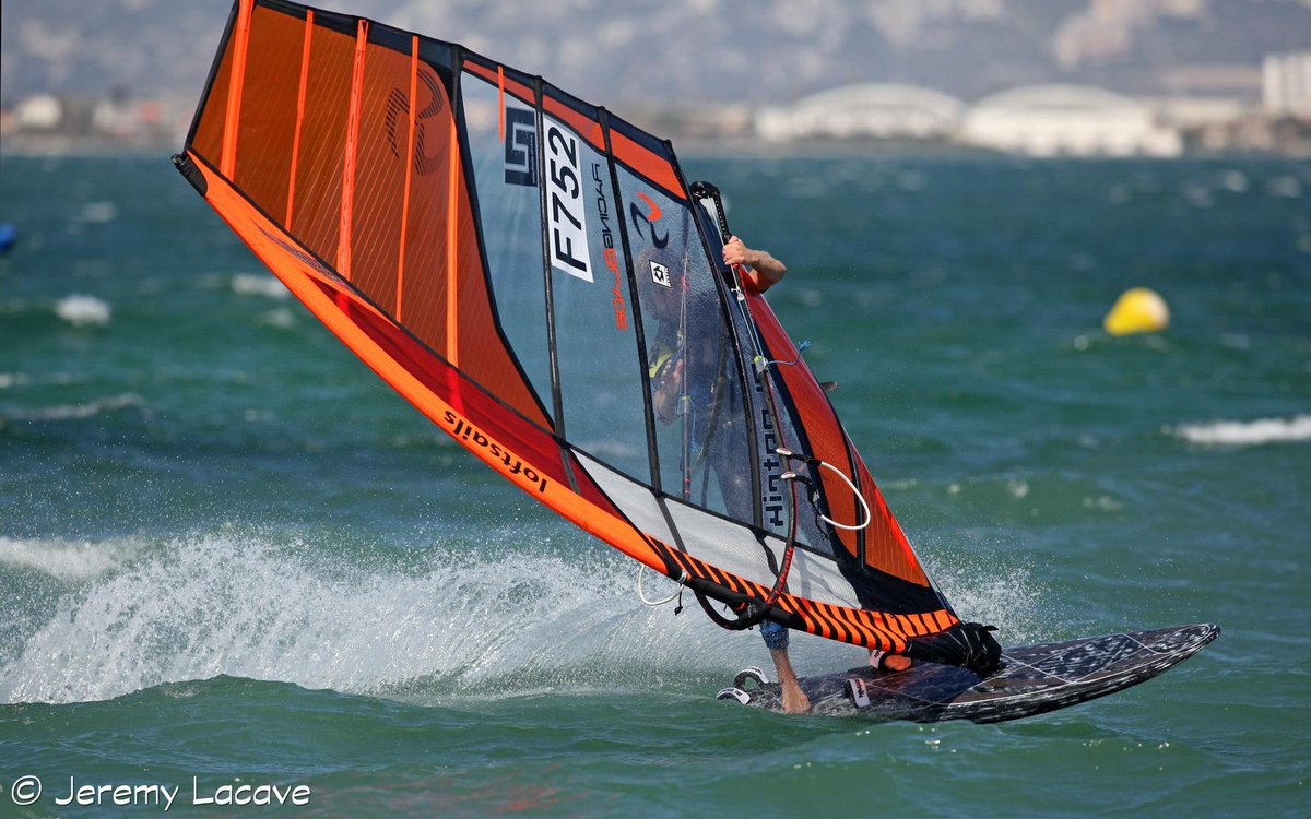 theloftsails's tweet photo. Racing duck jibe by Alexandre Cousin and his #Racingblade. http://t.co/PvO3YHCe0m http://t.co/SDoG7JkiOK