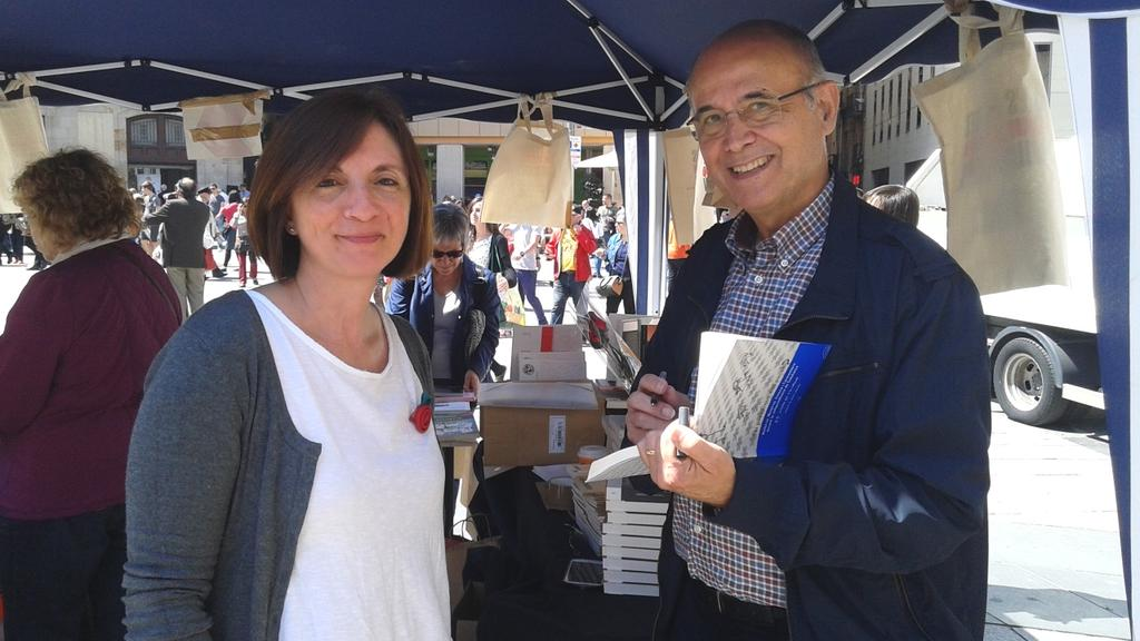 EditorialArrela's tweet photo. Un plaer immens tenir constància d la trobada entre @IsidorMari i @MaiteSalord a Barcelona. #lletres #Illes #subjecte http://t.co/AqlV50QvCS