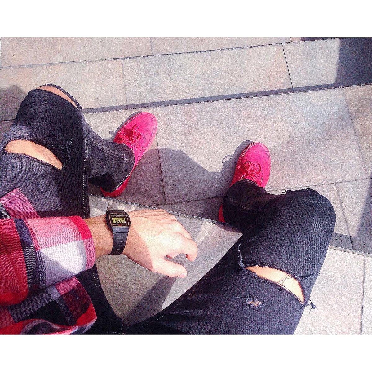 sergechavarria's tweet photo. Negro - Rojo #LiveInLevisCo #LiveInLevis @levis_Co #BuenJueves (@ Expofaro - Levi's) https://t.co/8Z137zClwk http://t.co/E9iNVQSo0b