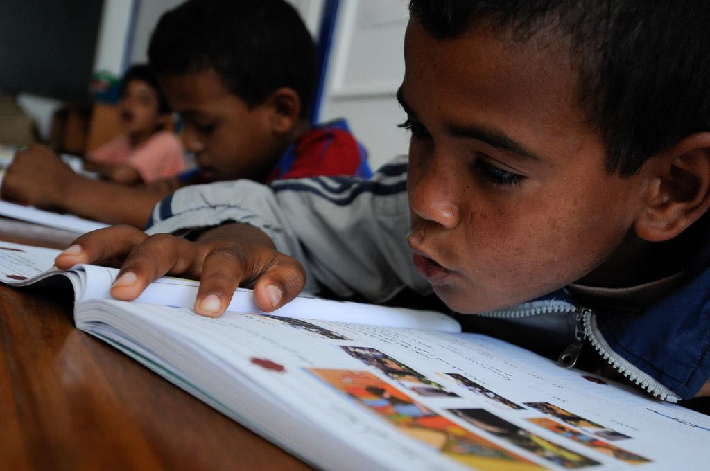 UNGeneva's tweet photo. On #WorldBookDay, @UN urges promoting reading &amp; writing to strengthen foundations of #peace http://t.co/a3MmmdHYmu http://t.co/3SZyL7Ms8x