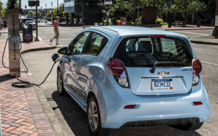 Simon__Newman's tweet photo. Chevy now offers an electric vehicle for under $15,000 http://t.co/4xSWQYYYST http://t.co/uhbgezI3Jr