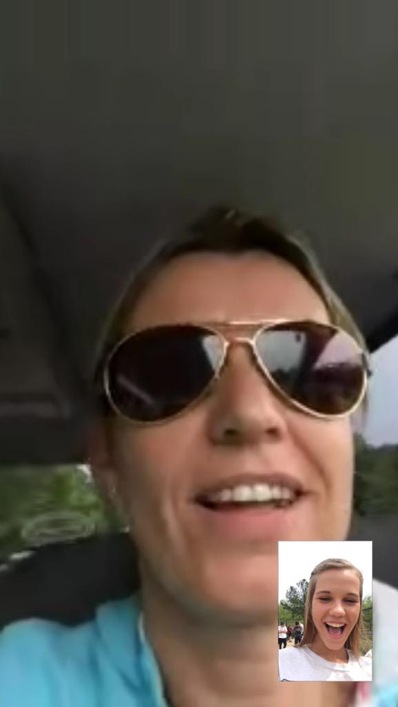 floorvanalten's tweet photo. casual FaceTime w mom in pe! http://t.co/ykFbKINe62