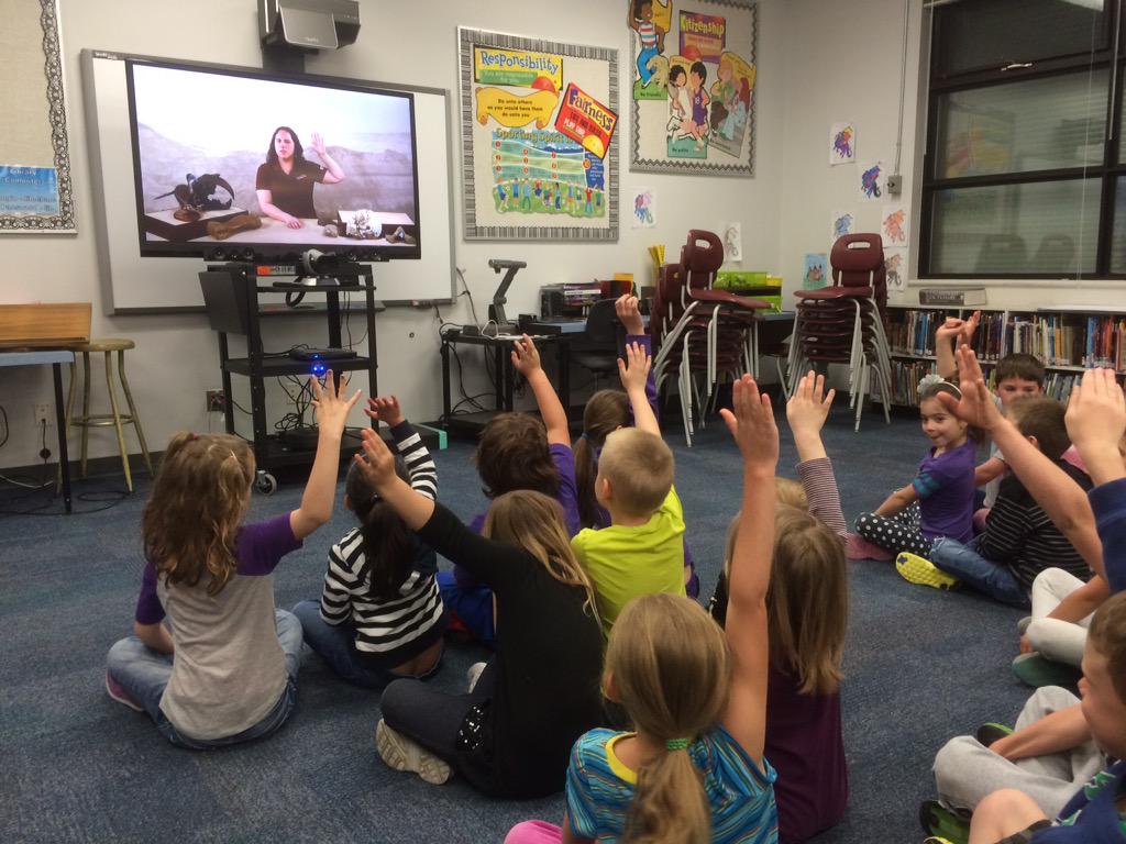 BME gr.1s connected to Tyrrell museum.  21st century ed. <a href="/TerryBeaudry/">Terry Beaudry</a> @MoyraBaxter <a href="/chatterdoug/">Doug Gray</a> @jonrever #VFT