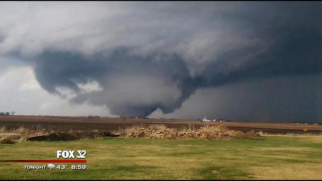 fox32news's tweet photo. ILLINOIS TORNADO: Illinois agency assessing damage in #Fairdale tornado for aid http://t.co/V2dImxyVBh http://t.co/pItu6m2UYw