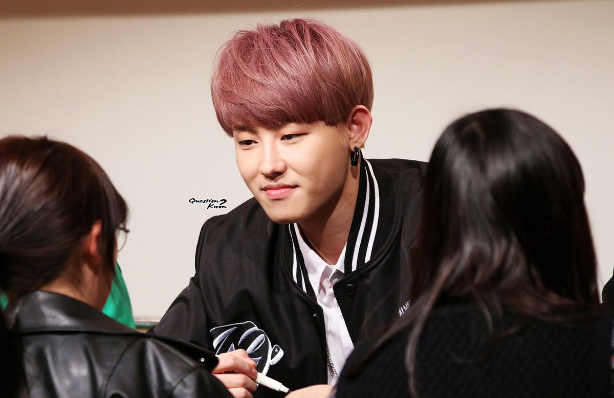 QuestionKwon's tweet image. UPDATE (HQ) 150423 종로 팬싸 @ondal44 #유권 #블락비바스타즈 #블락비 #품행제로 i.imgur.com/xih40j7.jpg imgur.com/L5WmHUA