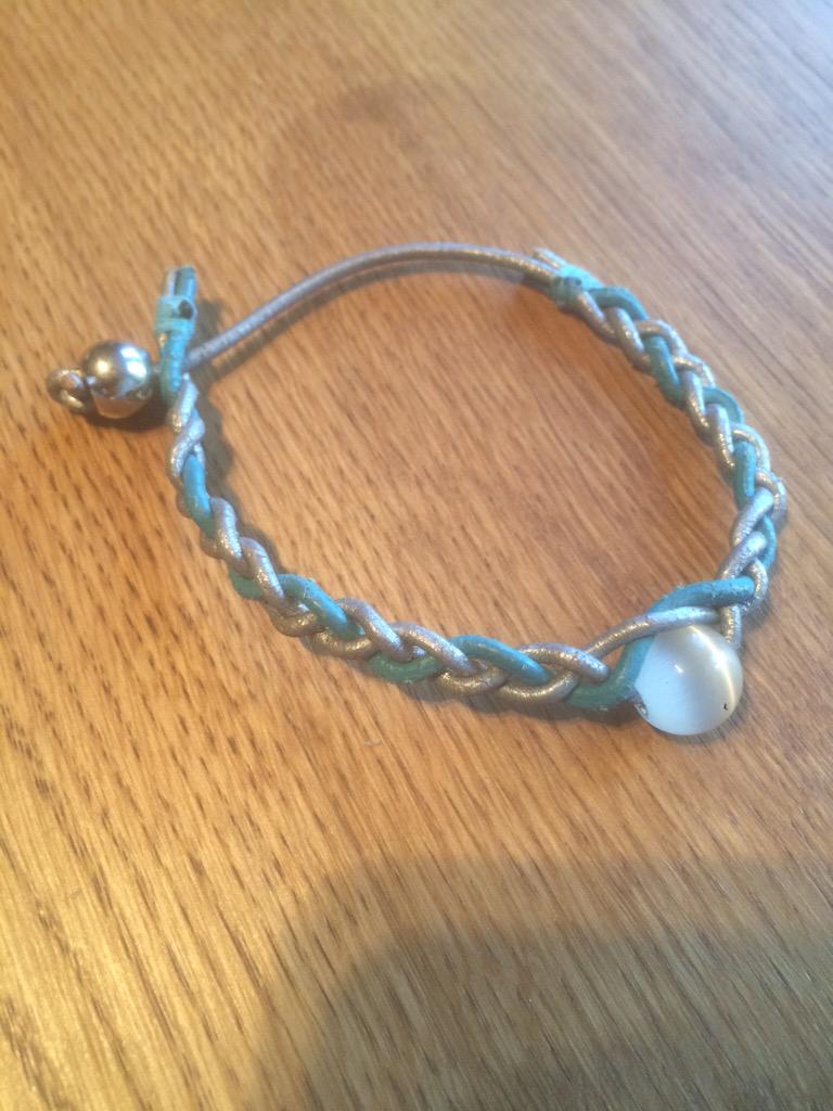 rowbar's tweet photo. 2/2 Bin stolzer Besitzer von Aktien an 2 @rockitbiz-Startups mit großem Potenzial: #HappyBracelet #DreamTeamBracelet! http://t.co/on1MAVVARj