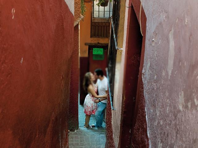DiarioViajeroMx's tweet photo. ¡Enamórate en #Guanajuato! ¿Vamos a conocer la historia de amor del #CallejóndelBeso? https://t.co/6GFFU13cjk http://t.co/wxZPm2gkXe