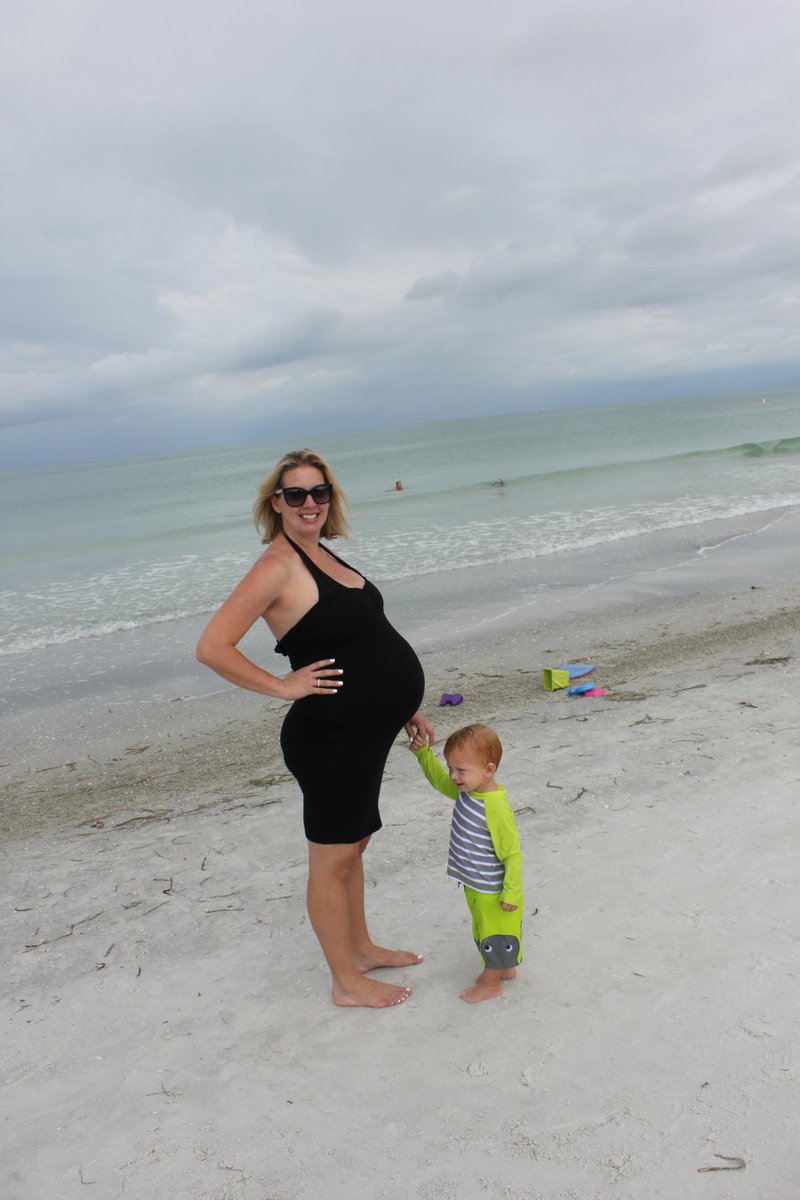 shejustglows's tweet photo. A real picture of #pregnancy: #40weeks: http://t.co/sw9ZeFXvEu #stillpregnant Tweet me your #naturalinduction tips! http://t.co/2izdsz9qqe