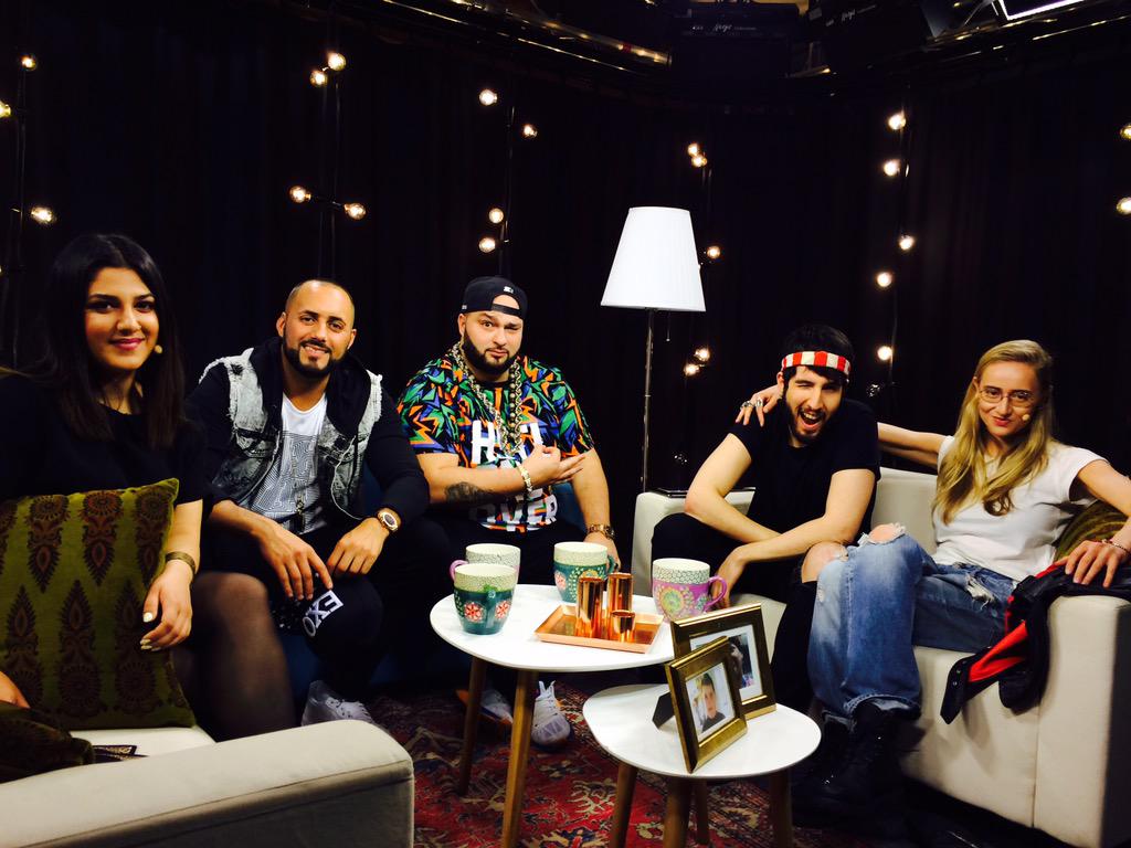 Kl 19.00 kan ni skriva in till <a href="/WUA_SVT/">What's Up Allihop</a> på mvh.svt.se eller #wua och livechatta med oss!!! ✌🏿️
