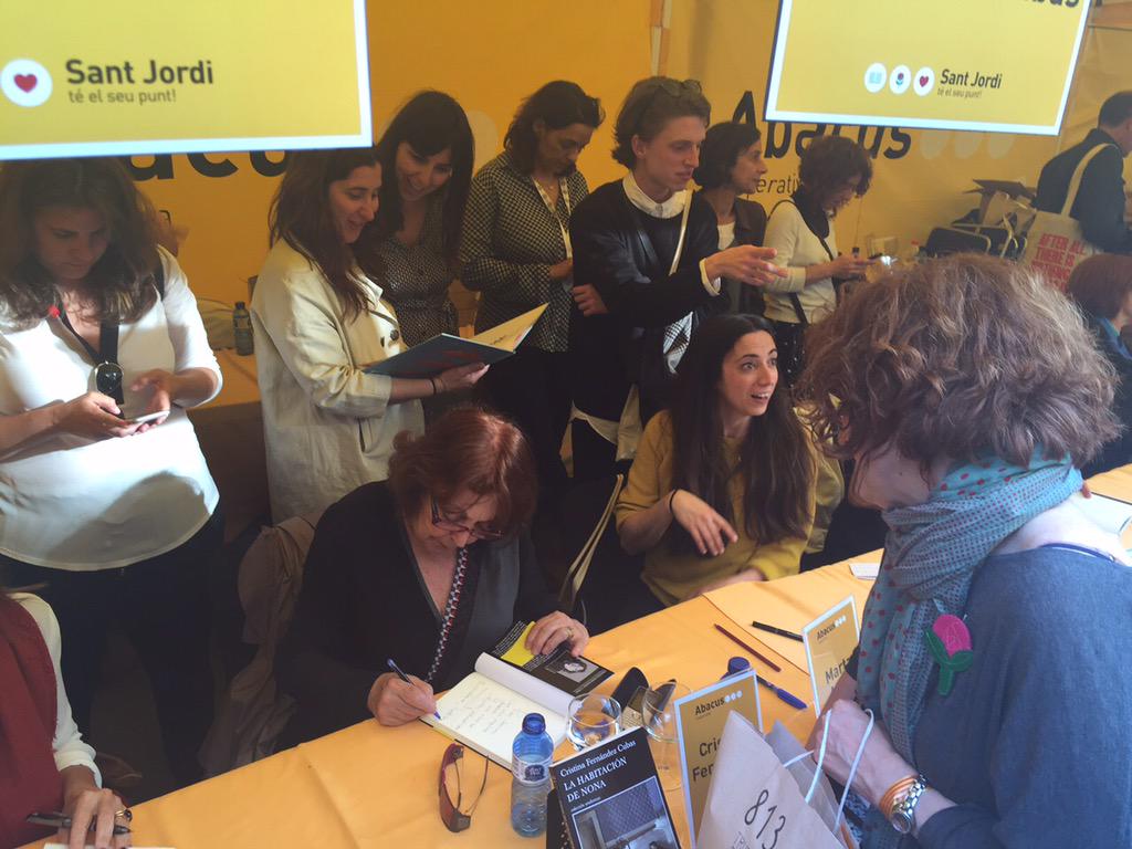 Llopeziborra's tweet photo. @LaMirandaSchool disfrutando con Cristina Fernández Cubas en #santjordi. Va por vosotros, mis alumnos de segundo! http://t.co/t1IrjpVIOn