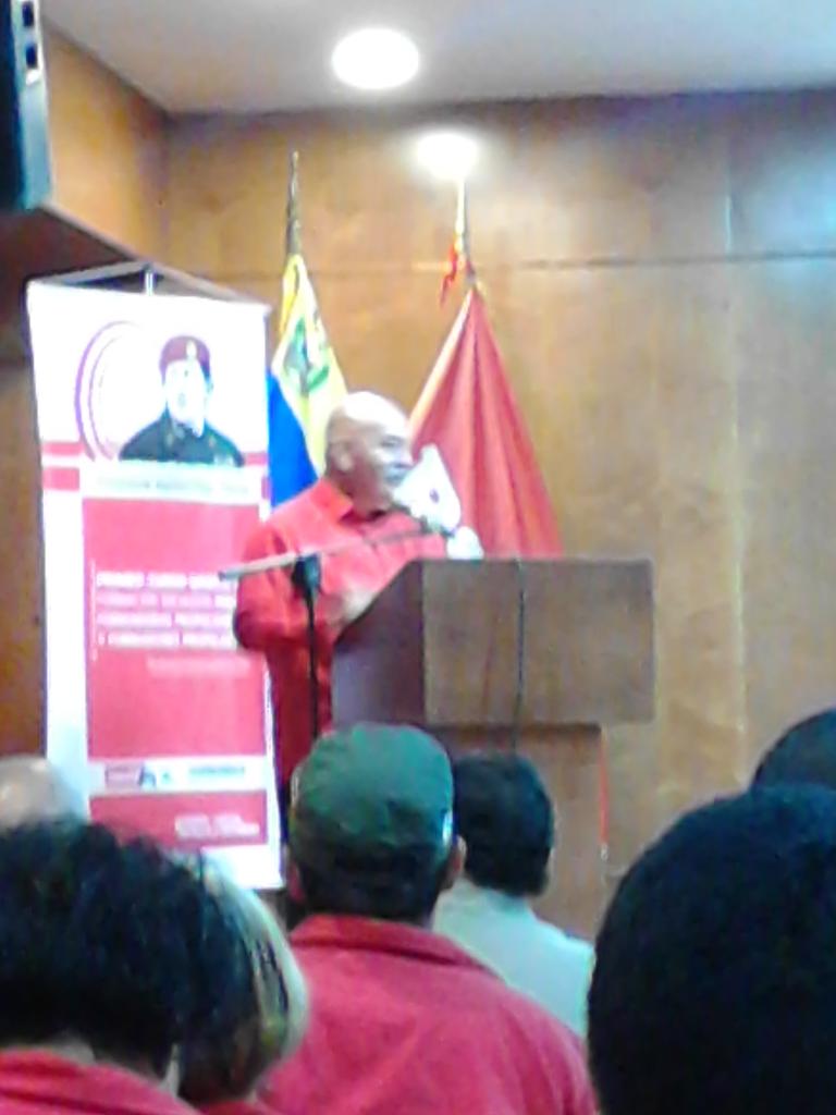Alex1PSUV's tweet photo. Seguimos en formación de la escuela del PSUV en San Antonio de los altos @JesusFariaPSUV @dcabellor @AJMPorMonagas http://t.co/ORw8wEjCBA