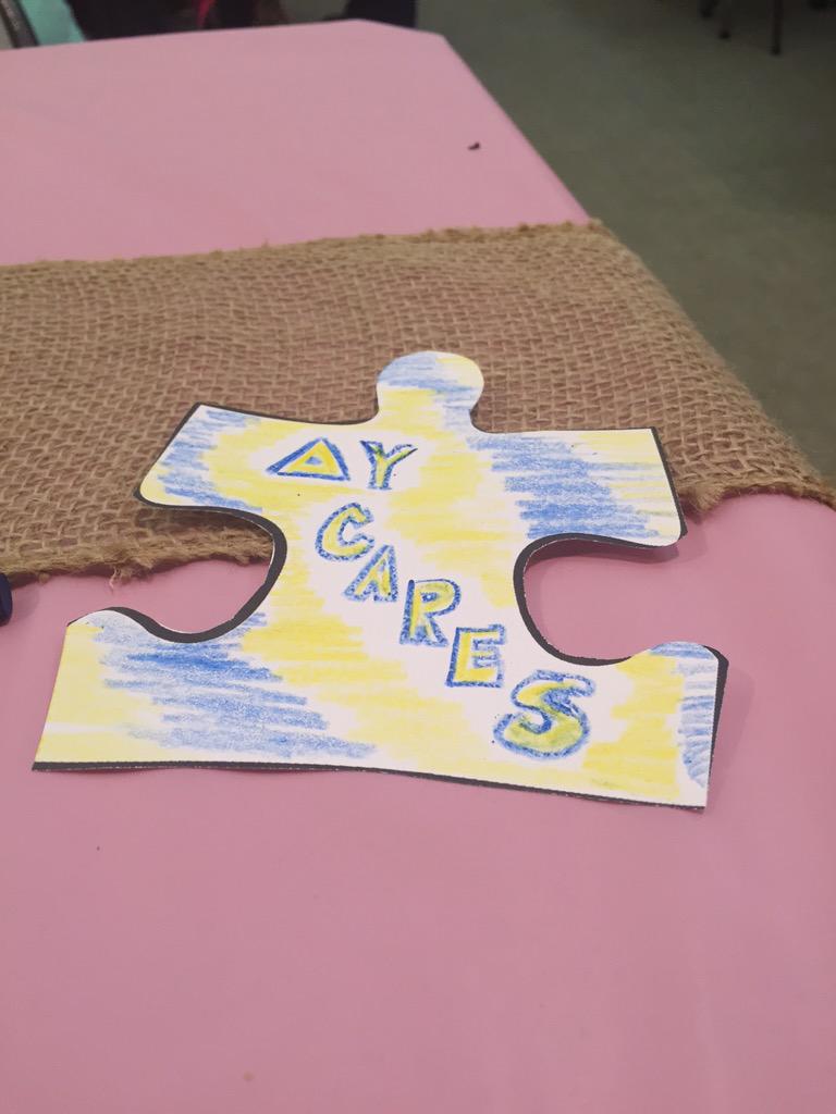 DeltaUpsilonWSU's tweet photo. Hope everyone gets a chance to go to @gcgpb1 and see the ladies of @WSUGPhiB! #gpbgrilledcheese #FightAgainstAutism http://t.co/evJPlzcMFD