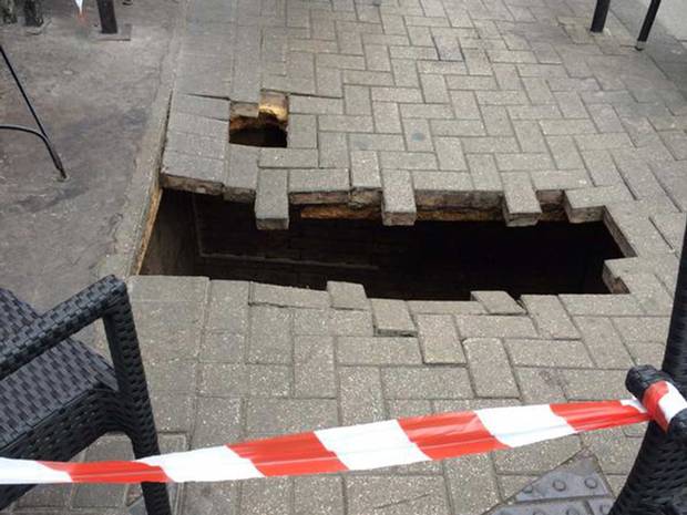 Independent's tweet photo. Fulham 'sinkhole': Woman falls down hole after 'ignoring makeshift safety barriers' http://t.co/lx2fQ65aGu http://t.co/mzk81JpHTA
