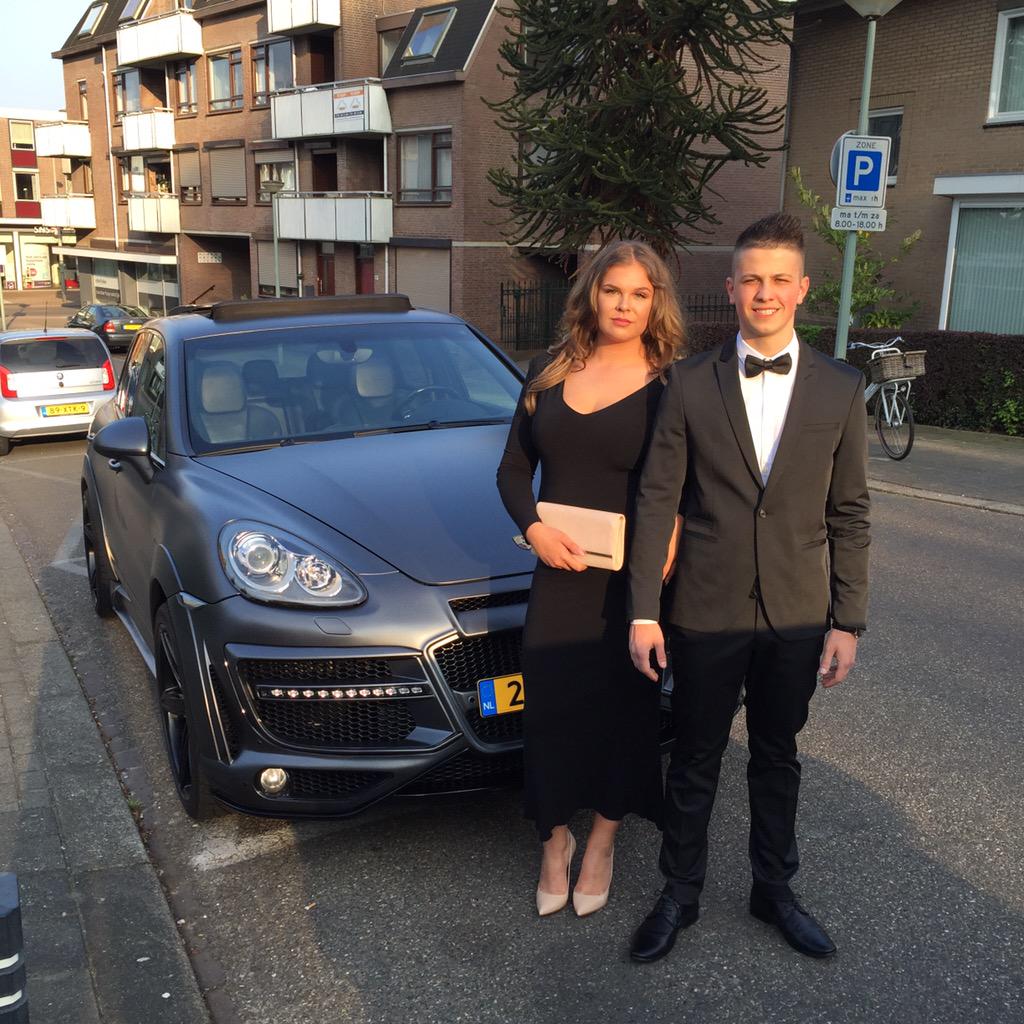 Day10Music's tweet photo. Gala met mijn prinsesje 👫❤️ http://t.co/GJpwmyRsuZ
