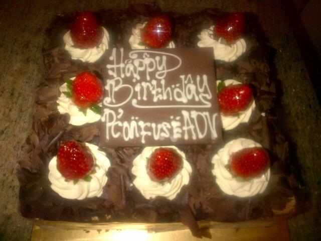 rahmatgonjalez's tweet photo. @P_confuseADV. Menjelang hut y yg ke 2 http://t.co/bLJLqJkpu2