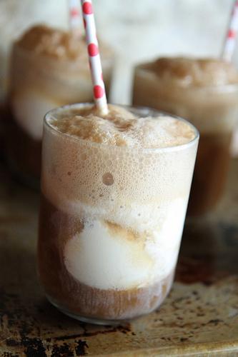 MiniShotBelt1's tweet photo. Just a little Bourbon Vanilla Root Beer Float to go with that Whisky Cinnamon Roll!
http://t.co/nBLJBVtmI6
#BoozeFood http://t.co/6cjn9SQ4yH