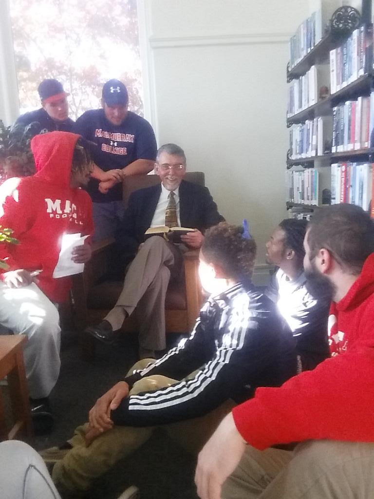 takiing_success's tweet image. Storytime with the Dr. #PubLibrary #highlanderhunt #usualsuspects @MacMurrayFB