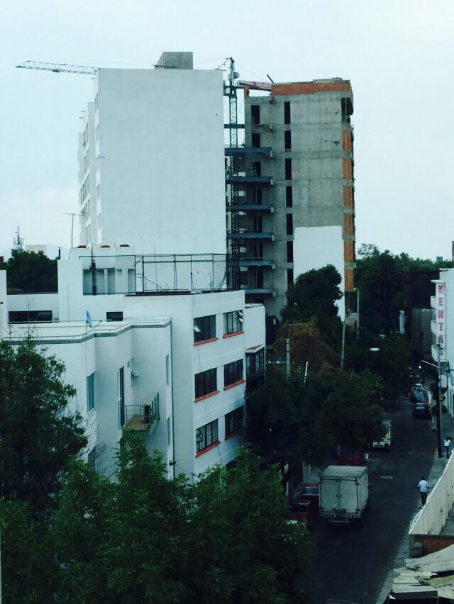 VecinosB's tweet photo. ¿Sabías qué?, en la delegación BJ no se permiten edificaciones de 6 pisos y sin embargo al PAN no hace nada. http://t.co/yJCoIOgF26