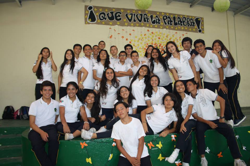 sanchez99_valen's tweet photo. Mas que compañeros de clase ... son mi FAMILIA *.* ♥♥♥ #Apolo2015 #Class2015 http://t.co/cAMqD21clX