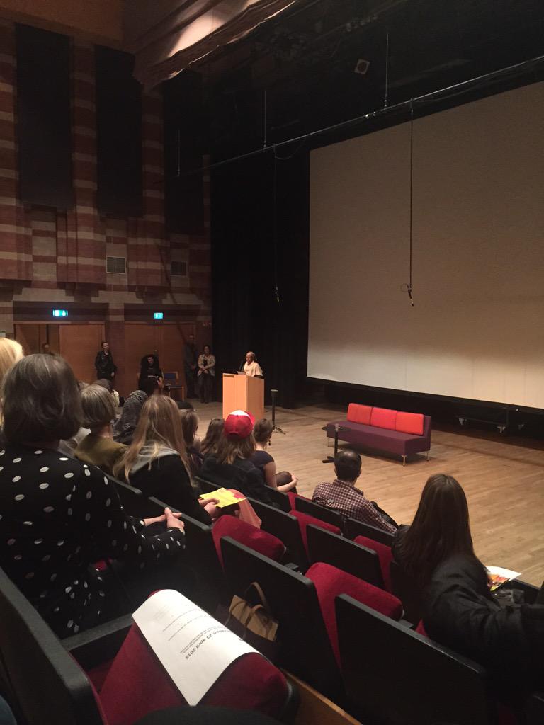 rev_poetry's tweet photo. Poeten Amina kör tolkningar av @warsan_shire poesi på somaliska! BIG UP! #bib15 #revpo http://t.co/O8u56njXta