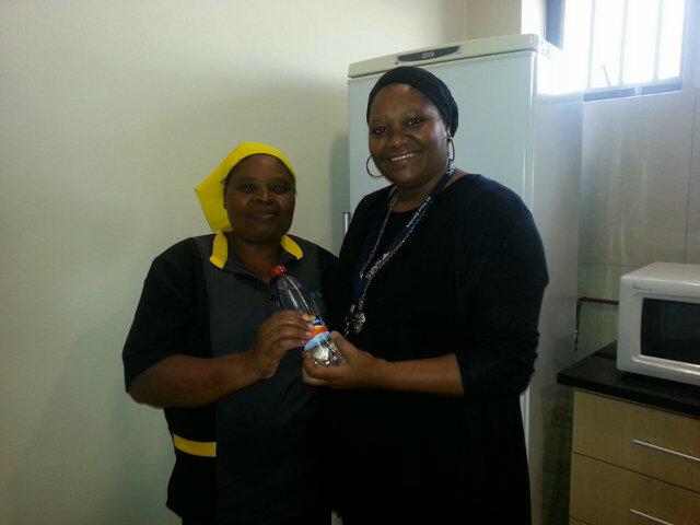 raggie_786's tweet photo. @BrentLindeque @aQuelle #ActsOfCoolness this lady always makes my day so I gave her something to smile about :) http://t.co/yqBE6Hr11A