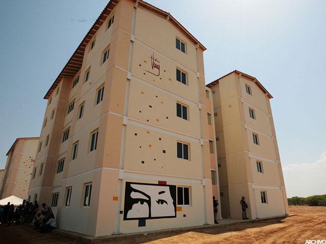 Laiguanatv's tweet image. Video-denuncia: hay gente que alquila o vende casas de la Misión Vivienda (+VTV) ow.ly/M1U8k