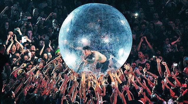 Fedez's tweet photo. Stasera altro sold out! Dajeeeee #PopHoolistaTour http://t.co/iRa1FTYhTl