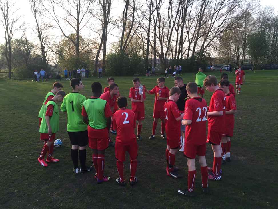 RVillaJFC's tweet photo. Under 14's currently winning 4-1 on Whitehill. 16 minutes to go @DoyleJordon @Vince_RVillaJFC oops, now 5-1 😂😂 http://t.co/uPPYVsdUOC