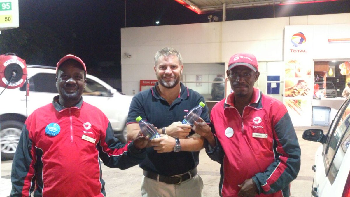 devjon32's tweet photo. @MzansiGirl My #ActsOfCoolness! Met these interesting guys at the petrol station! http://t.co/JpTkjaKv5L