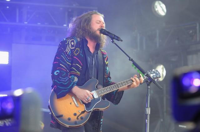 stereogum's tweet image. .@mymorningjacket's Jim James has some harsh words for modern country music bit.ly/1FhtM9a