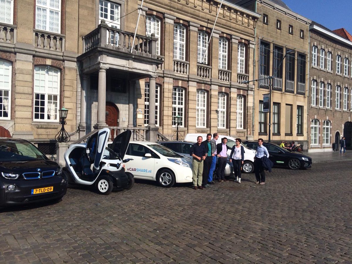 edwardbongers's tweet photo. Vruchtbare en zonovergoten bijeenkomst in Roermond over laadinfrastructuur en elektrische deelauto's in M. Limburg http://t.co/A89Xsz2Kid
