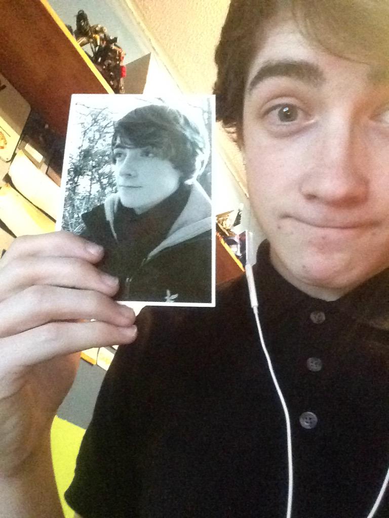 Jamie0Sharp's tweet photo. TO WIN THIS SIGNED PHOTO, CHOSE A NUMBER BETWEEN 1-1000 (unlimited entries) AND TWEET ME IT USING #JAMIESHARP! http://t.co/10T4SUXBO8