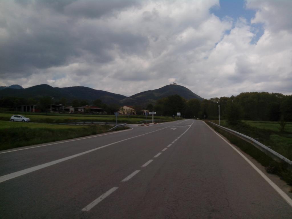 ramacabici's tweet photo. Diada de #SantJordi al #Montseny 195km 3200 desn+ #ColldeSantaHelena #ColldeRevell #LesAgudes #espectacular http://t.co/xOZJQsuR9M