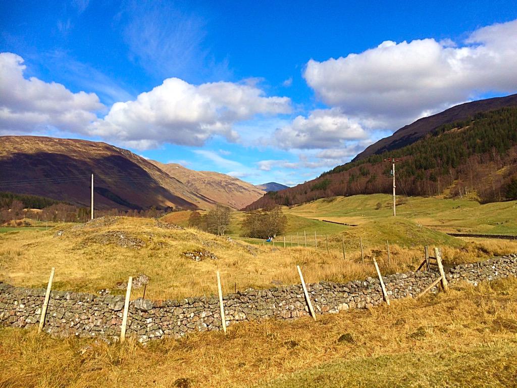SalmonHse's tweet photo. Glen Lyon, stunning! #summer in April @mvscotland @sykescottages http://t.co/A9O8o4AnKO