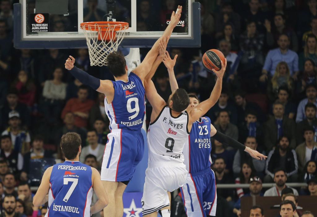 RMBaloncesto's tweet photo. ¡Lo hemos conseguido Madrid! Ya estamos en la #FinalFour 
Final: @AnadoluEfesSK 63 - @RMBaloncesto 76 #EFSRMB #Madrid http://t.co/9tQXfx2AVE