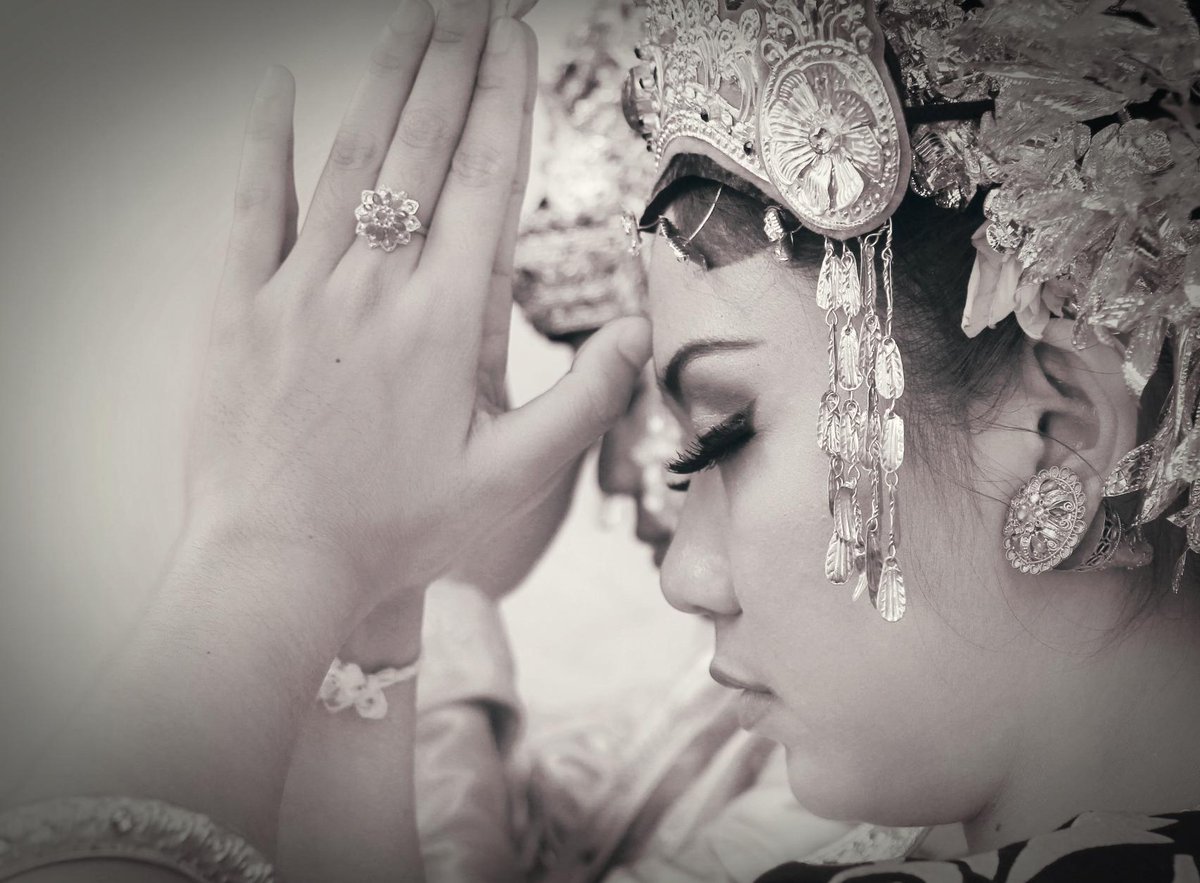 Gunk_ARrigh's tweet photo. Love n Bless #baliphoto_shoot  http://t.co/cY2prYA51H"