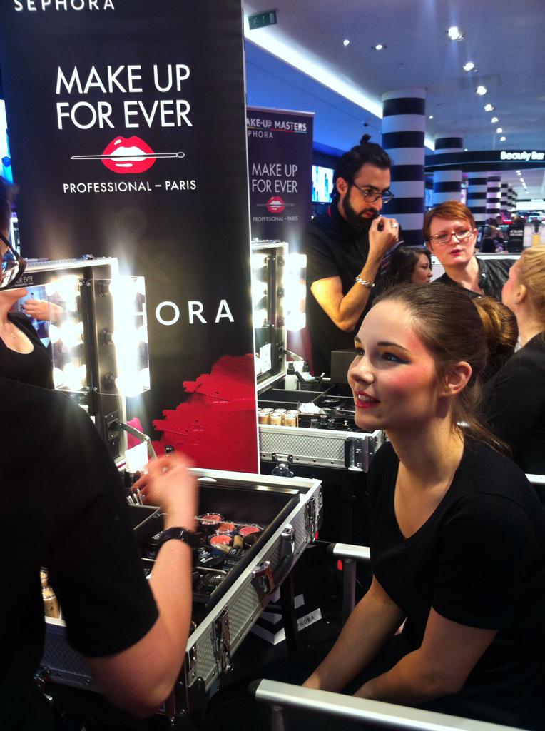 simplyeventcom's tweet photo. Les Hôtesses Simply Event pour les MakeUpMaster @Sephora Champs Elysée https://t.co/tM5NQdJEZa http://t.co/DuFFXUAgUT