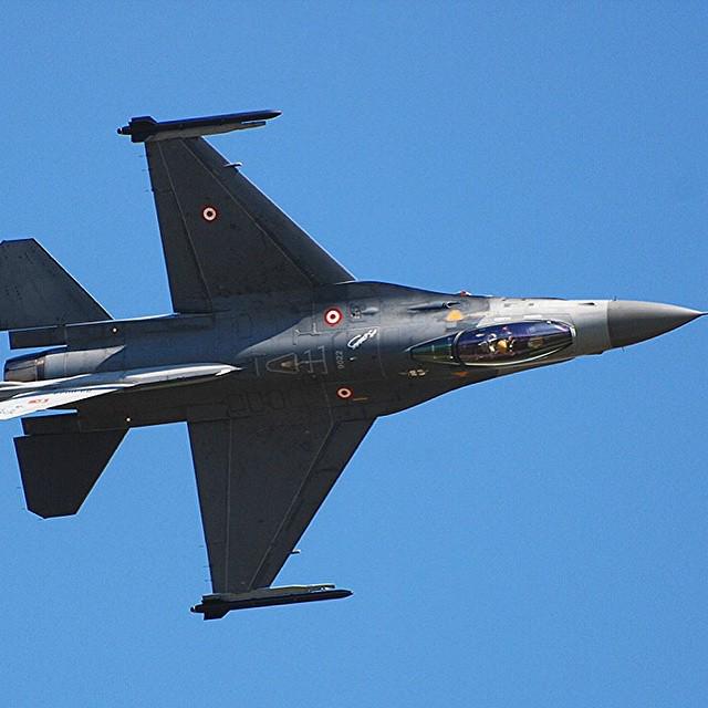 DeltaBravo33's tweet photo. Instagram : by leehardwick1999 - #f16 #falcon #fairford #fighterjet #fairfordairtattoo #soloturk #takeoff #turkisha… http://t.co/2C8szqxpo2