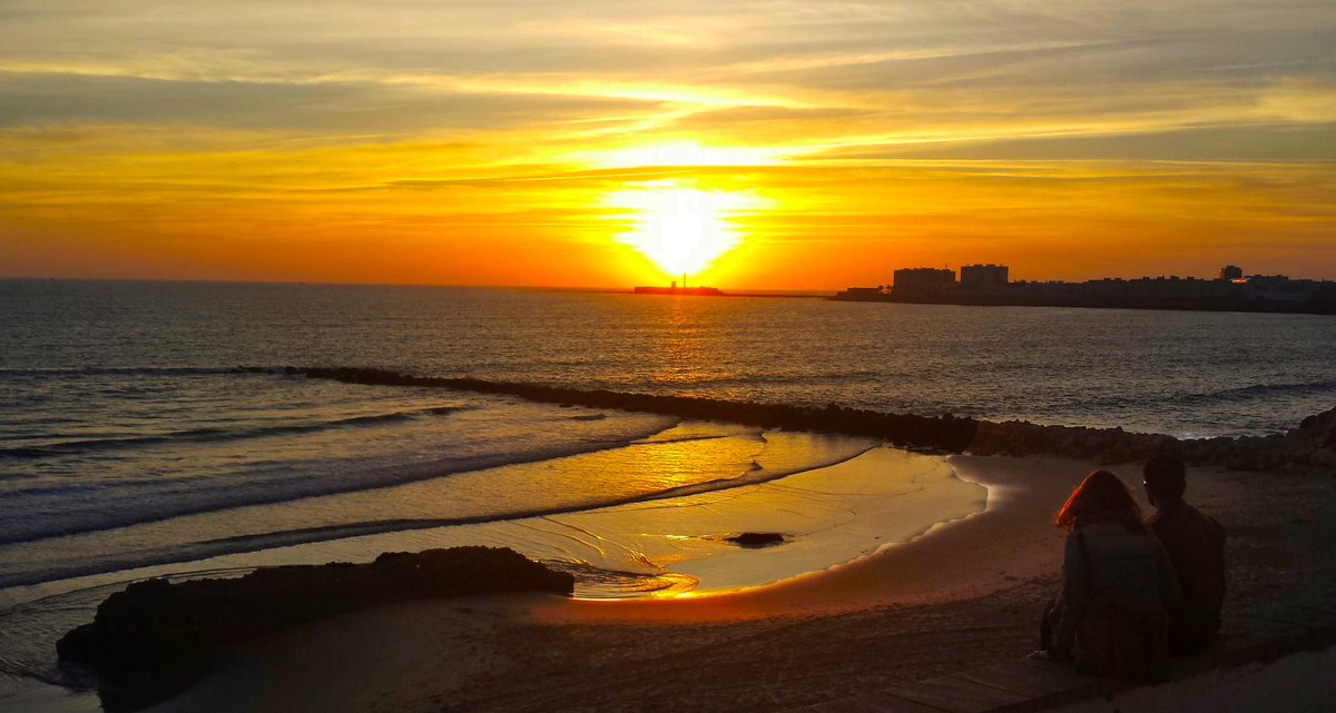 CadizTurismo's tweet photo. Muy buenas noches!! gracias @Tapia_ar  #MeGustaCadiz http://t.co/BHRP2AjUvy